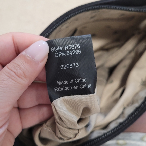 Roots black shoulder bag purse Style R5876 - Picture 10 of 14